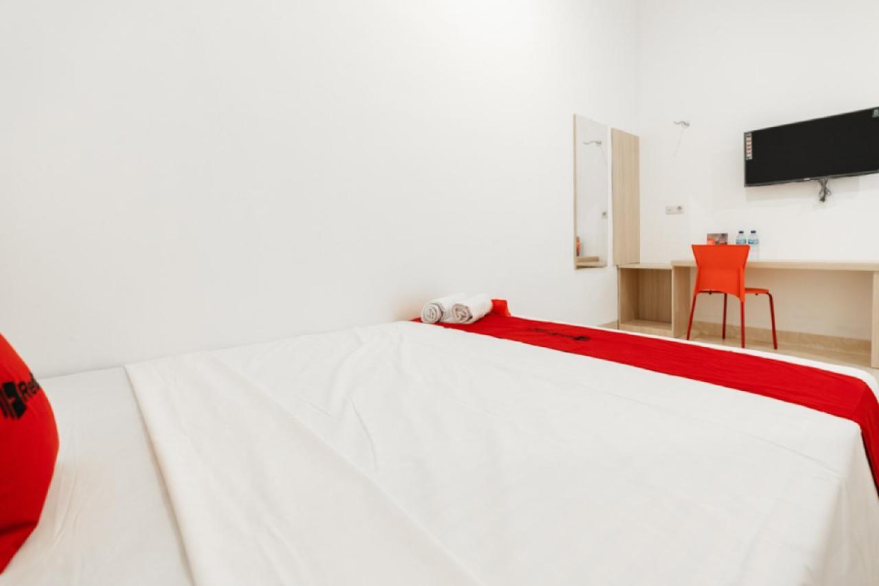 Reddoorz @ Graha Cemerlang Maros Kallikalli Exterior photo