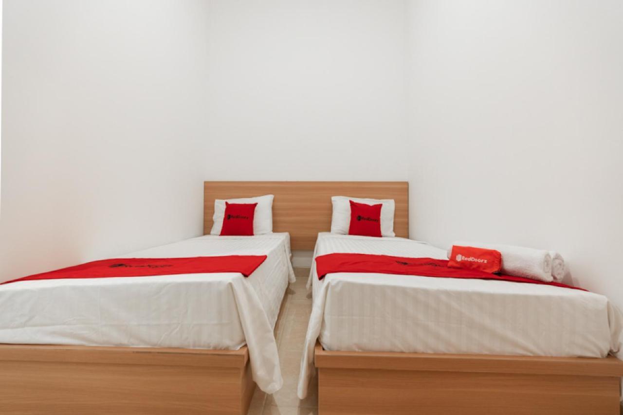 Reddoorz @ Graha Cemerlang Maros Kallikalli Exterior photo