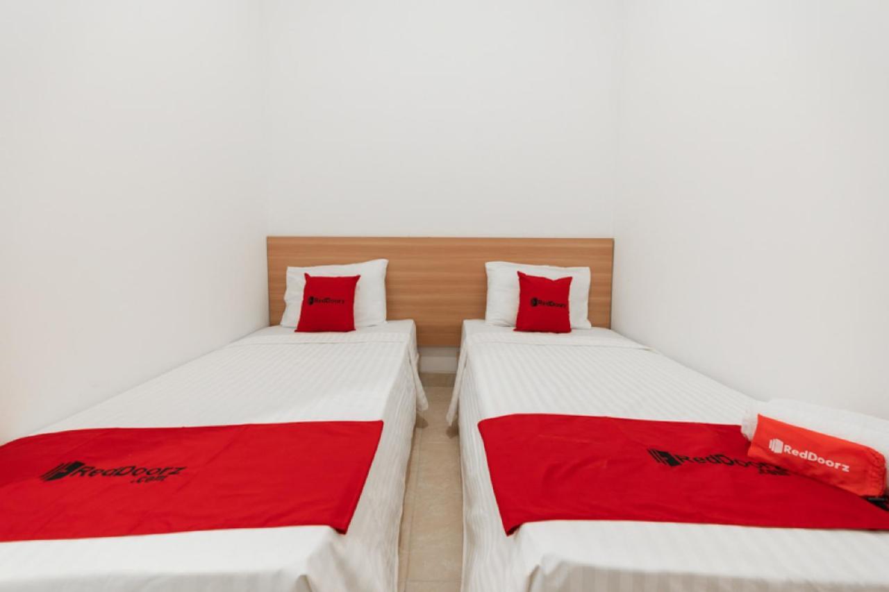 Reddoorz @ Graha Cemerlang Maros Kallikalli Exterior photo
